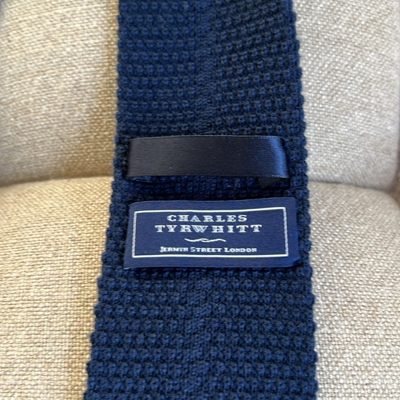 Charles Tyrwhitt tie - Picture 3 of 4